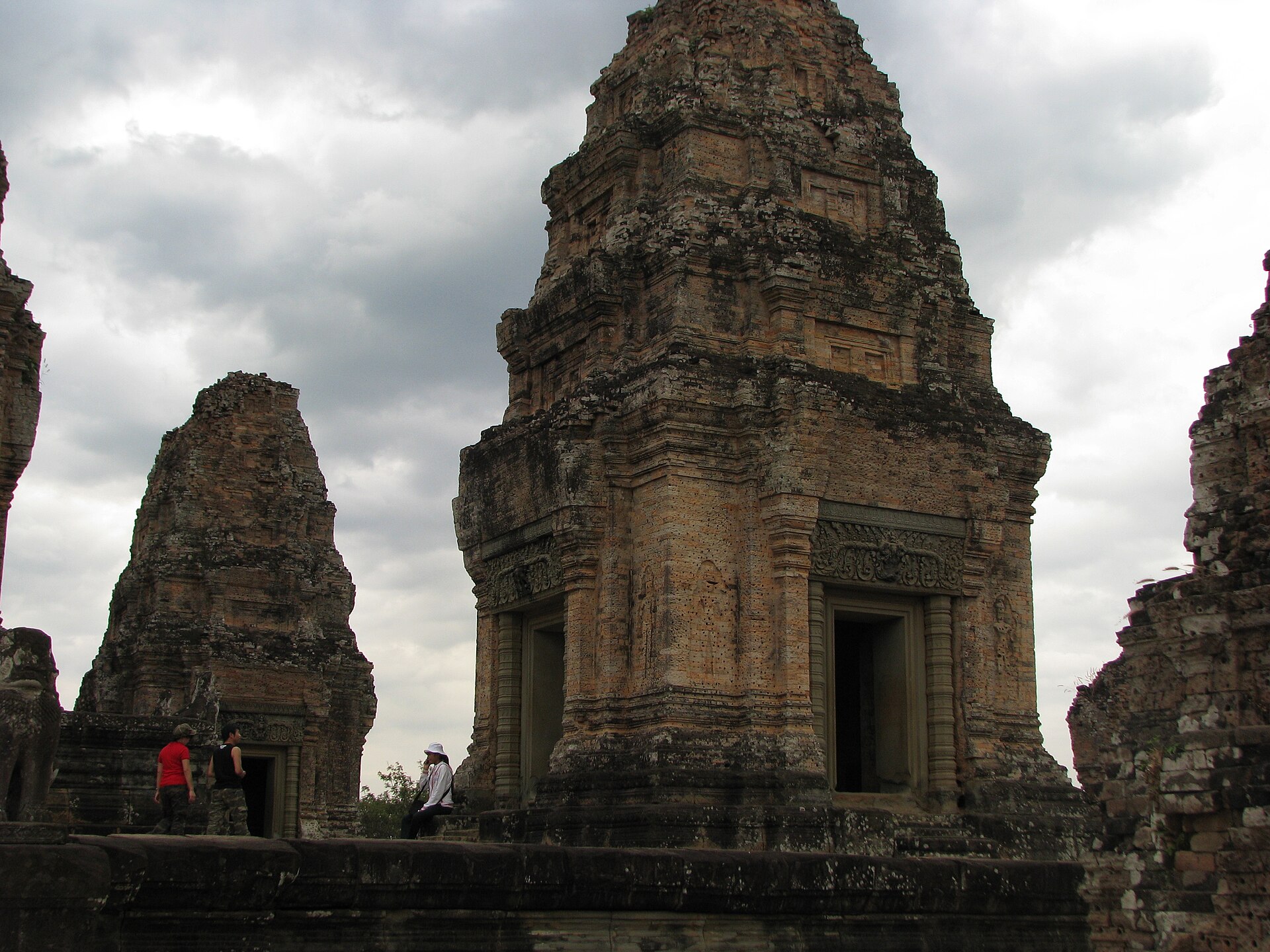 East Mebon (មេបុណ្យខាងកើត), Cambodia
