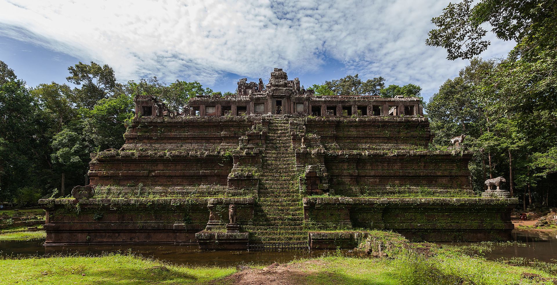 Phimeanakas (ភិមានអាកាស), Cambodia