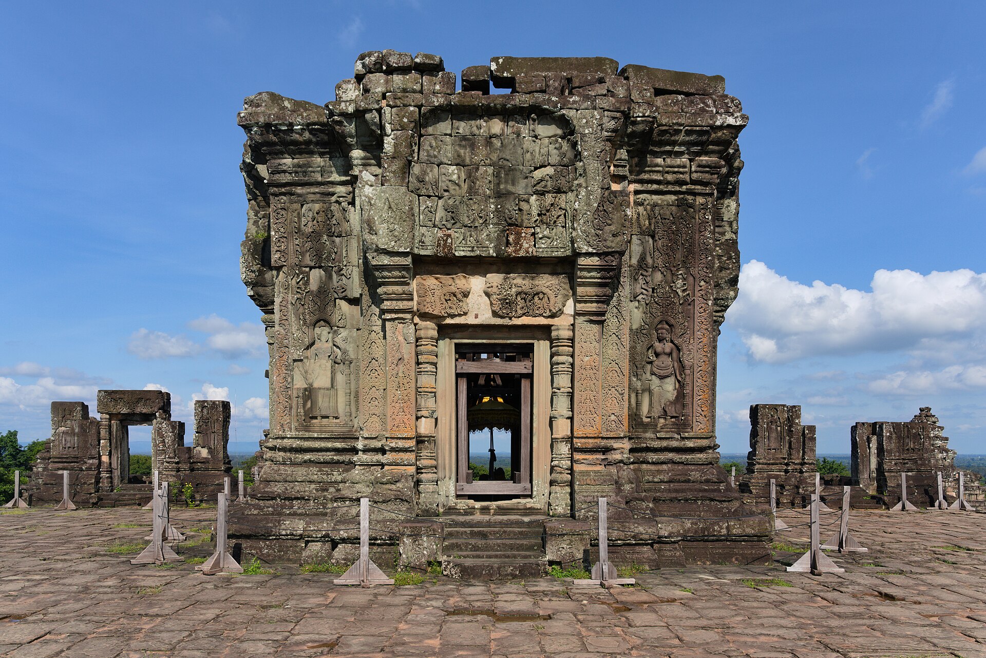 Phnom Bakheng (ភ្នំបាខែង), Cambodia
