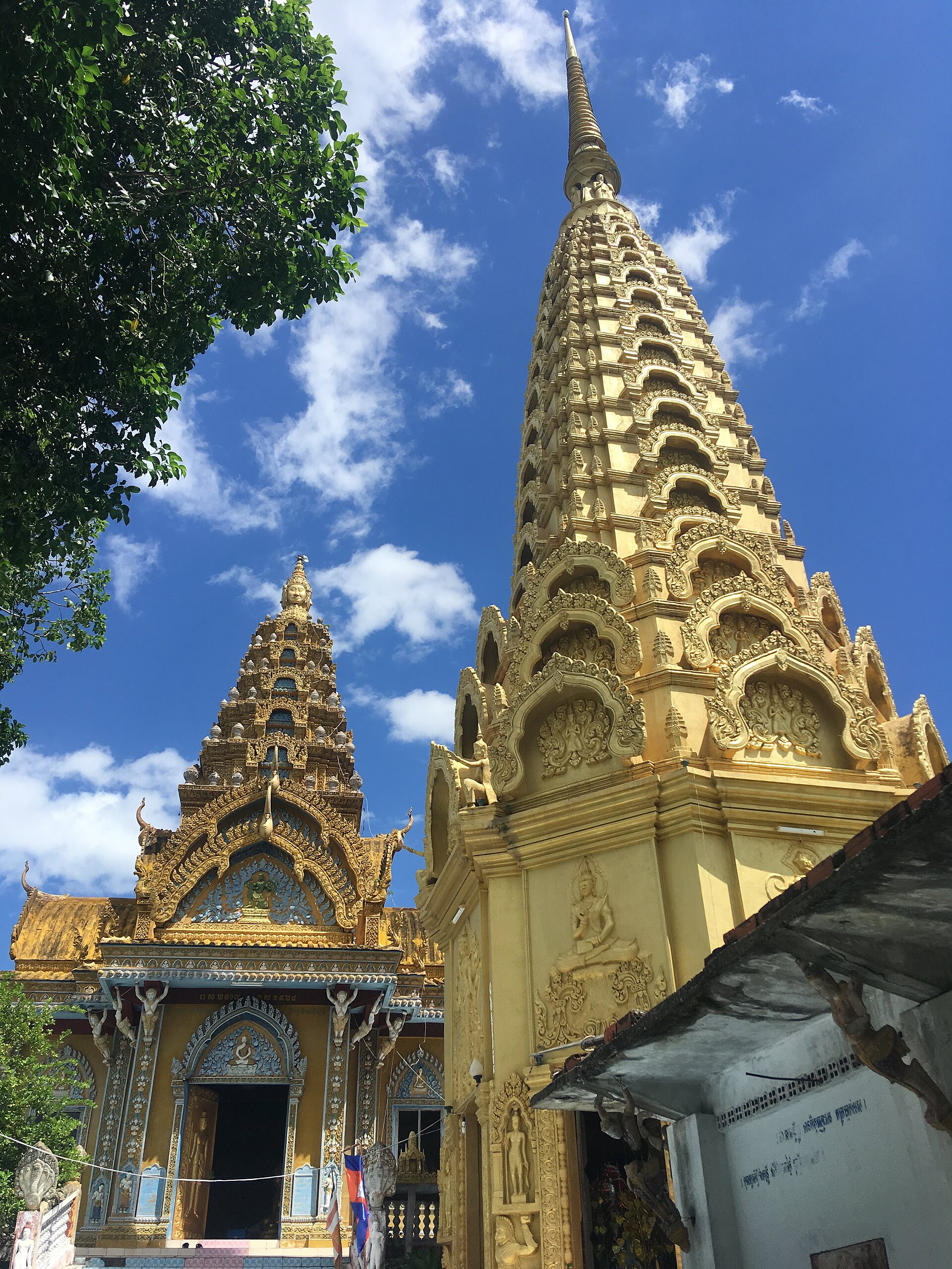 Phnom Sampeau (ភ្នំសំពៅ), Cambodia